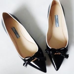 ⭐️⭐️⭐️⭐️⭐️ PRADA Pointed toe leather ballet flat
